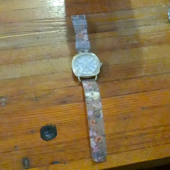 Watch - Picture 1 of 1